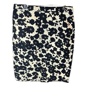 Loft Floral Black and White Floral Skirt size 6